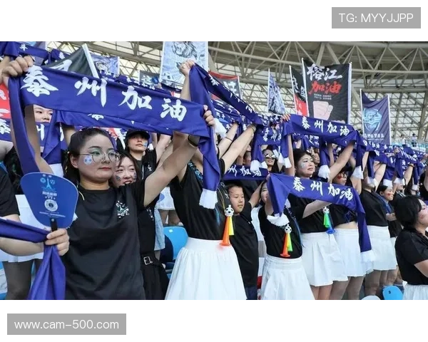 市民为助威团送润喉片，细节温暖编织全民应援